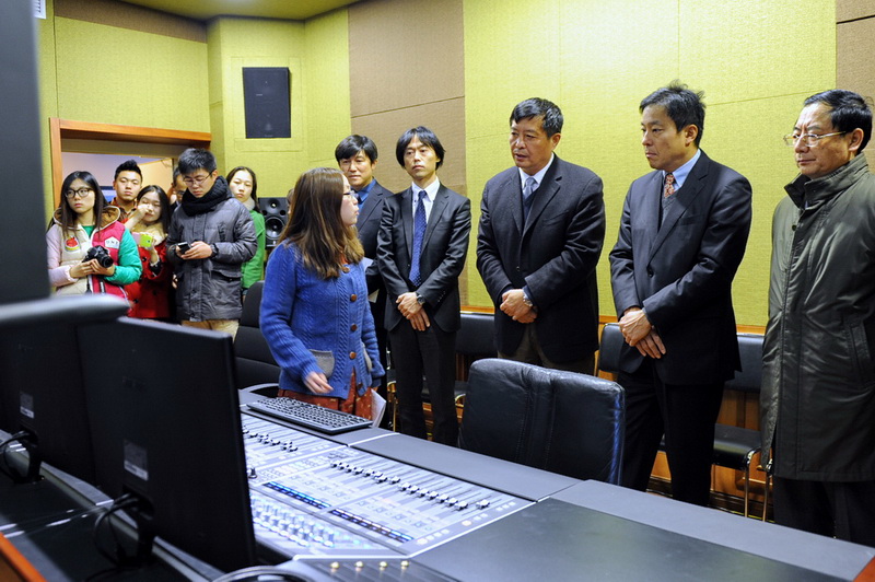 “北京电影学院·老子有钱官网联合实验室”挂牌成立 