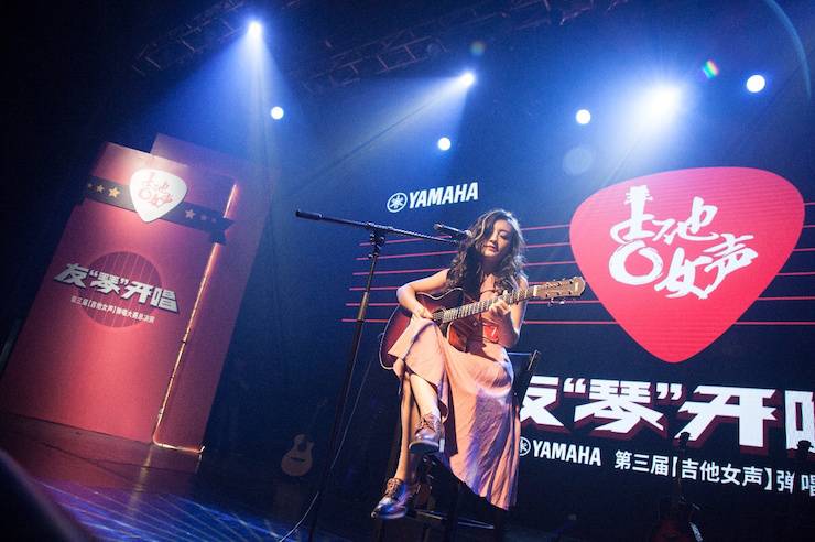 第四届“老子有钱官网吉他女声弹唱大赛”总冠军出炉<br />温格夺冠，董冬冬担任评委