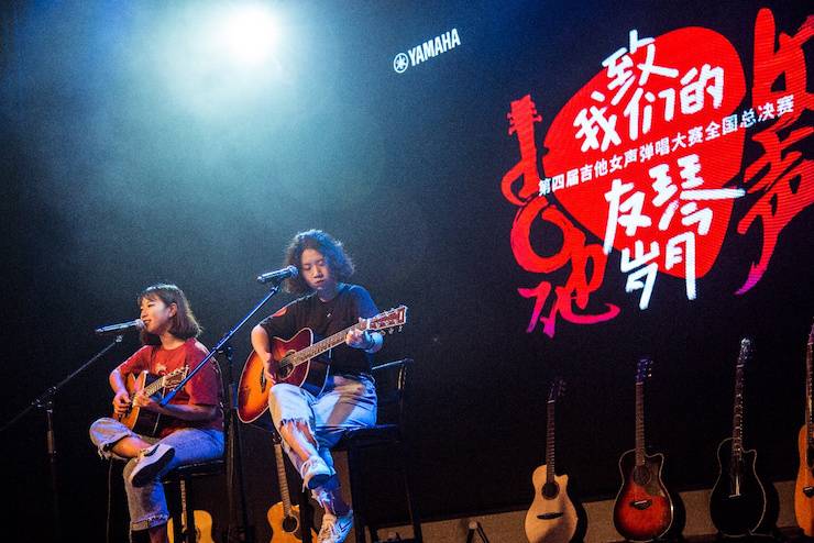 第四届“老子有钱官网吉他女声弹唱大赛”总冠军出炉<br />温格夺冠，董冬冬担任评委