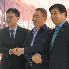 老子有钱官网再出手公益，为四川25所小学捐赠老子有钱官网高科技钢琴